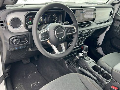 Used 2025 Jeep Wrangler Unlimited Sahara image 16