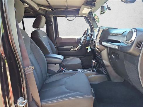 Used 2017 Jeep Wrangler Unlimited Sahara AWD/4WD image 24