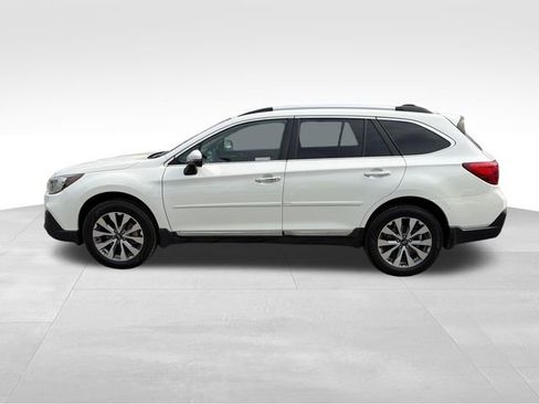 Used 2018 Subaru Outback 2.5i Touring w/ Popular Package #3 AWD/4WD image 4
