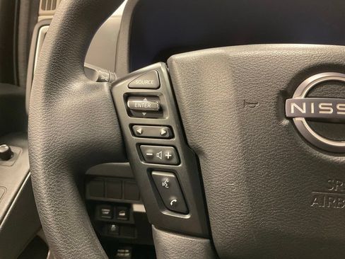 Used 2024 Nissan Frontier SV AWD/4WD image 16