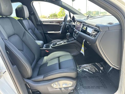 New 2025 Porsche Macan image 18