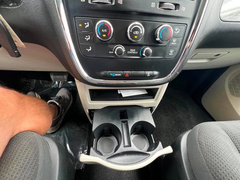 Used 2017 Dodge Grand Caravan SE w/ Power Window Group FWD image 27