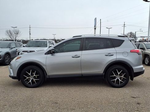 Used 2016 Toyota RAV4 SE image 7