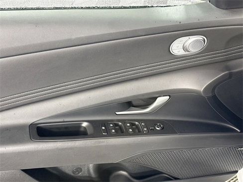 Used 2024 Hyundai Elantra Limited image 26