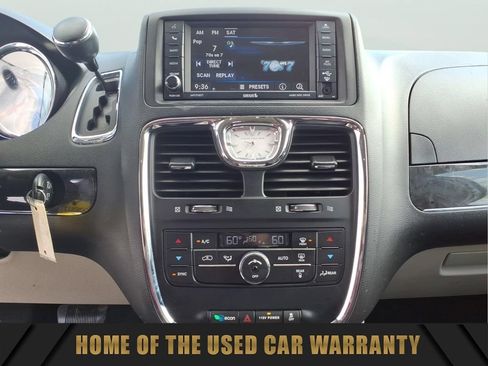 Used 2014 Chrysler Town & Country Touring FWD image 24