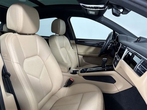 Certified 2022 Porsche Macan image 24