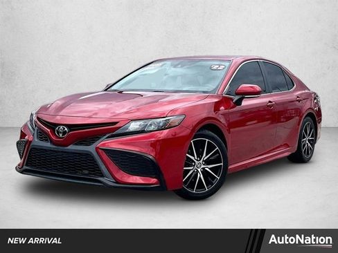 Used 2022 Toyota Camry SE FWD image 1