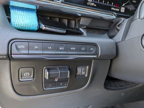 Used 2022 Cadillac Escalade Premium Luxury w/ Performance Package image 29