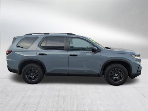 Used 2025 Honda Pilot TrailSport image 3