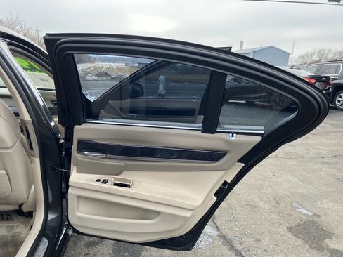 Used 2010 BMW 750i xDrive image 18