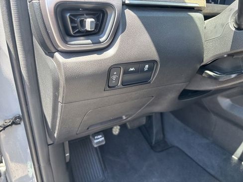 Used 2023 Kia Sorento S w/ Panoramic Sunroof Package AWD/4WD image 6