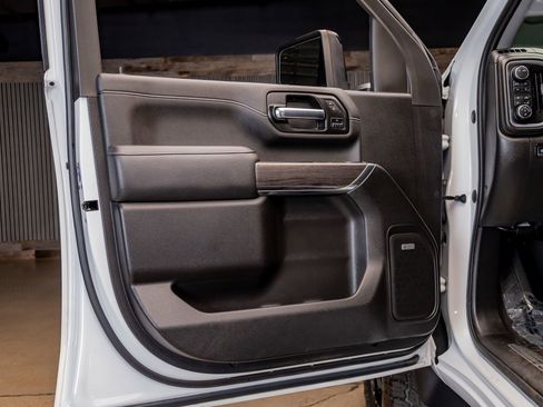 Used 2022 Chevrolet Silverado 2500 LTZ w/ LTZ Plus Package image 31