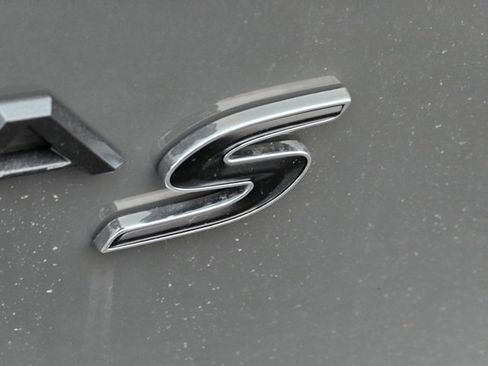 Used 2025 Chrysler Pacifica Premium image 19