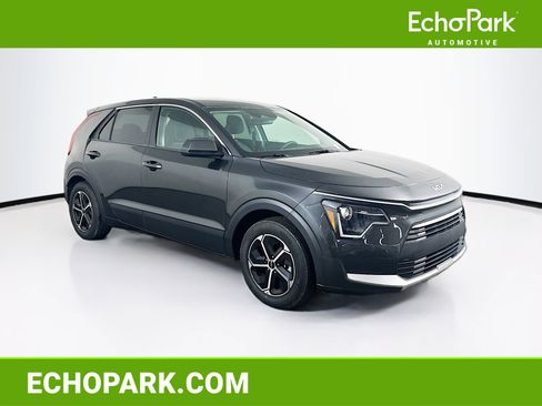 Used 2023 Kia Niro LX image 1