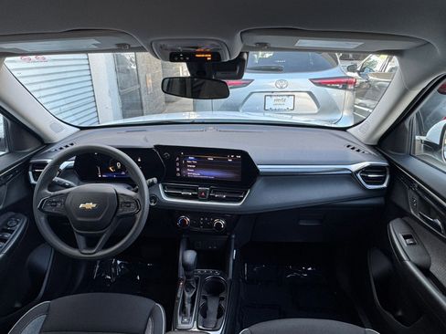 Used 2025 Chevrolet TrailBlazer LT image 31