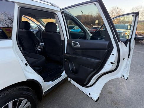 Used 2018 Nissan Pathfinder SV w/ SV Tech Package image 15