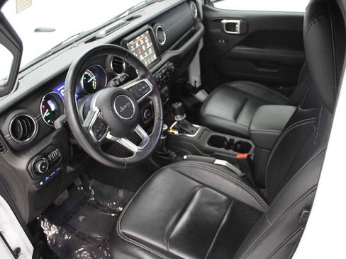 Used 2022 Jeep Wrangler Unlimited Sahara w/ Cold Weather Group AWD/4WD image 17