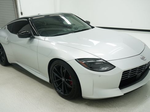 Used 2023 Nissan Z w/ Floor Mat Package (L93) RWD image 3