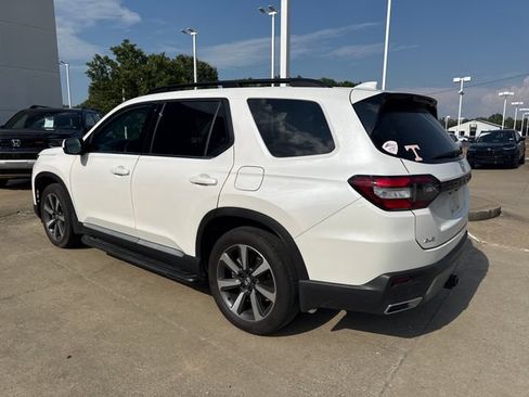 Used 2023 Honda Pilot Touring image 3