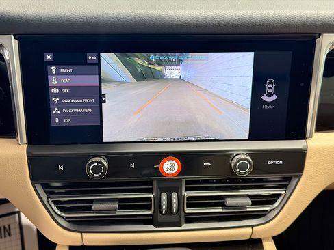 Used 2025 Porsche Macan image 33