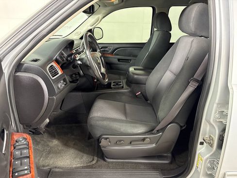 Used 2014 Chevrolet Suburban LS RWD image 26