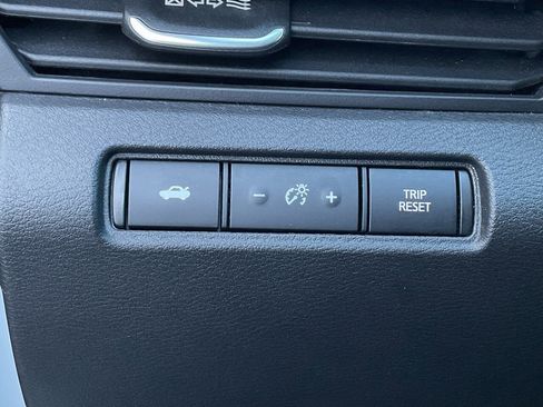 Used 2025 Nissan Altima 2.5 SV image 25