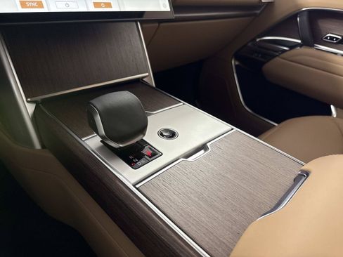 New 2026 Land Rover Range Rover Long Wheelbase SE AWD/4WD image 30