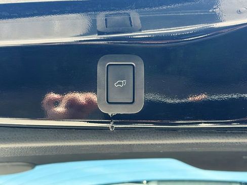 Used 2019 Toyota Highlander Limited Platinum AWD/4WD image 13