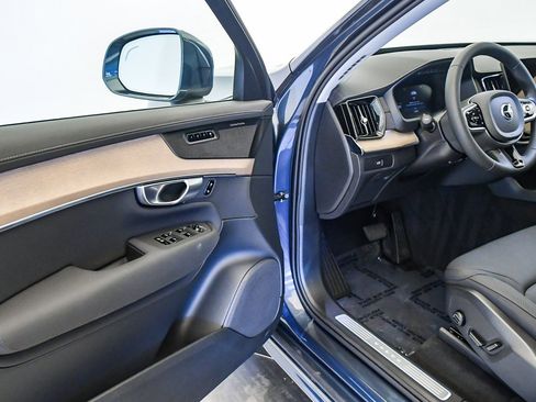 Certified 2025 Volvo XC90 B6 Plus w/ Protection Package Premier image 26