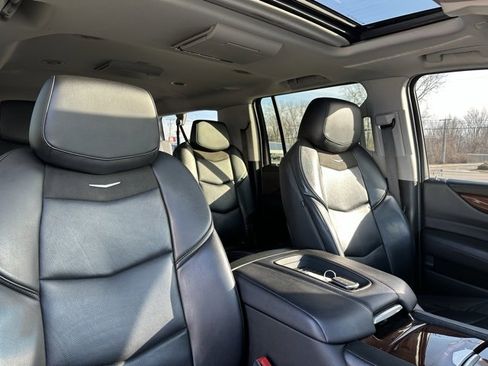Used 2019 Cadillac Escalade ESV Luxury image 8