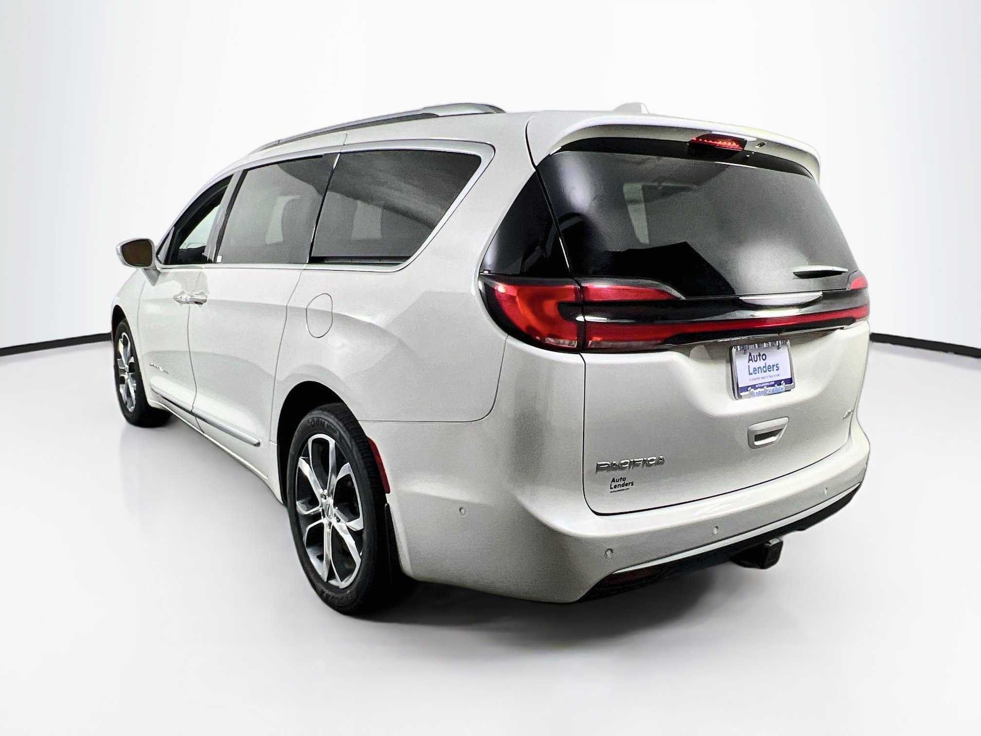 Used 2021 Chrysler Pacifica Pinnacle AWD/4WD image 3