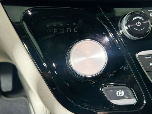 Used 2022 Chrysler Pacifica Limited image 25