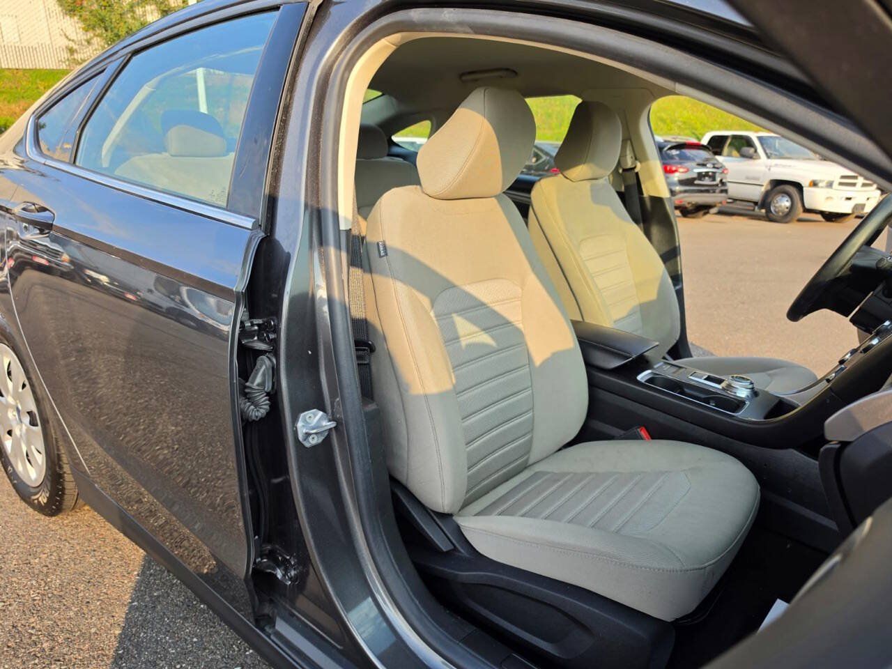 Used 2020 Ford Fusion S FWD image 33