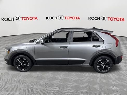 Used 2025 Kia Niro EX w/ EX Cold Weather Package image 4
