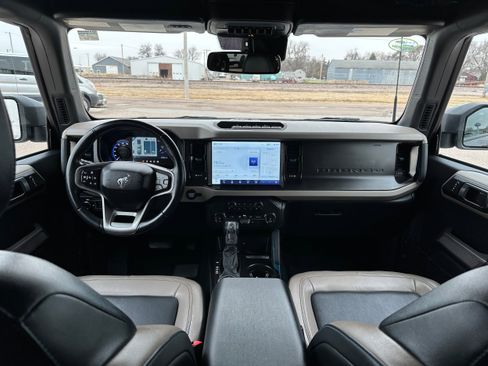 Used 2022 Ford Bronco Wildtrak image 9