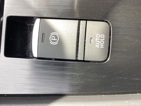 Used 2024 Nissan Rogue S image 23