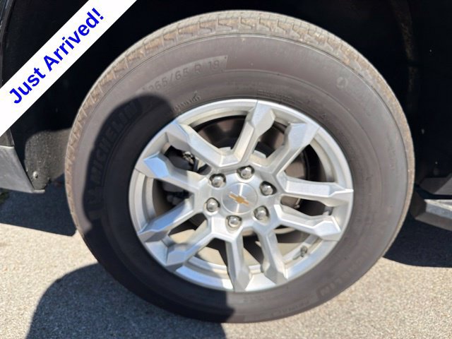 Used 2025 Chevrolet Suburban LT RWD image 19