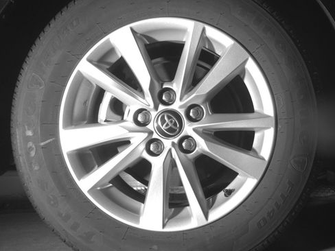 Used 2025 Toyota Camry LE FWD image 15