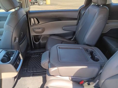 Used 2026 Kia Carnival FWD image 19