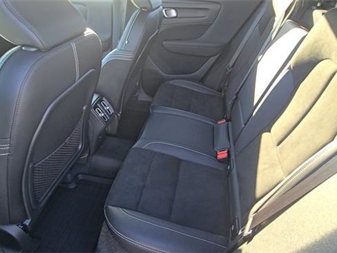 Used 2022 Volvo XC40 T5 R-Design w/ Climate Package image 19