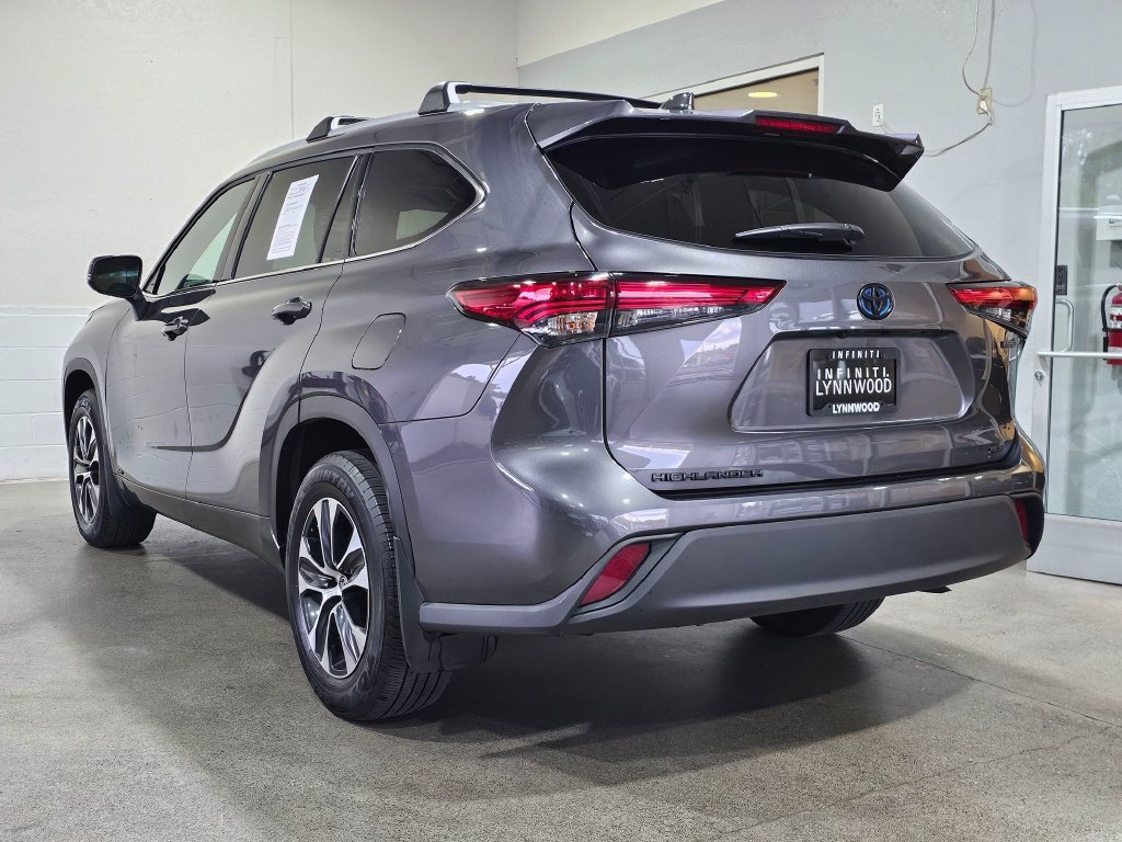 Used 2022 Toyota Highlander XLE AWD/4WD image 7