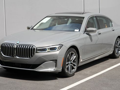 Used 2020 BMW 750i xDrive w/ Autobahn Package AWD/4WD image 56