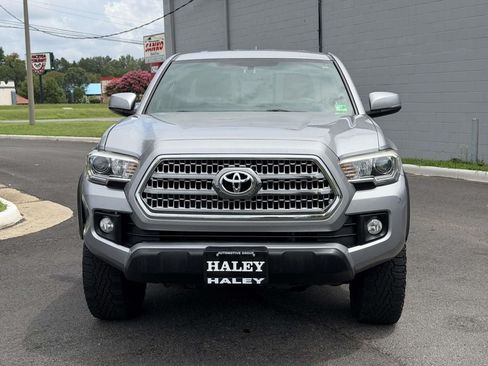 Used 2017 Toyota Tacoma TRD Off-Road w/ Tow Package AWD/4WD image 24