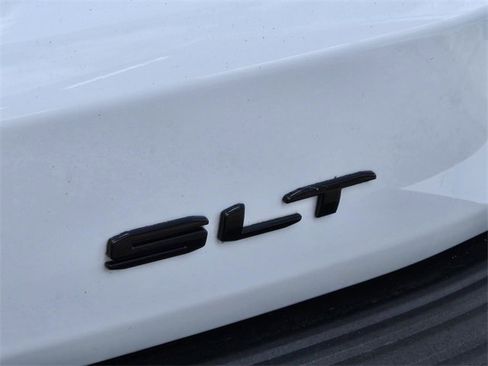 Used 2023 GMC Yukon SLT w/ SLT Premium Package image 9