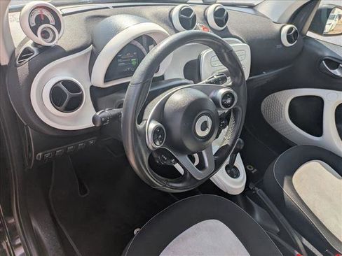 Used 2018 smart fortwo electric drive image 10