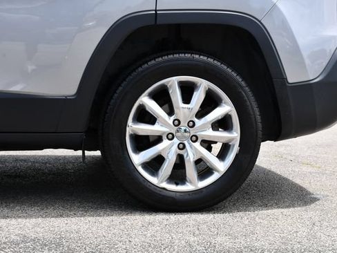 Used 2017 Jeep Cherokee Limited FWD image 11