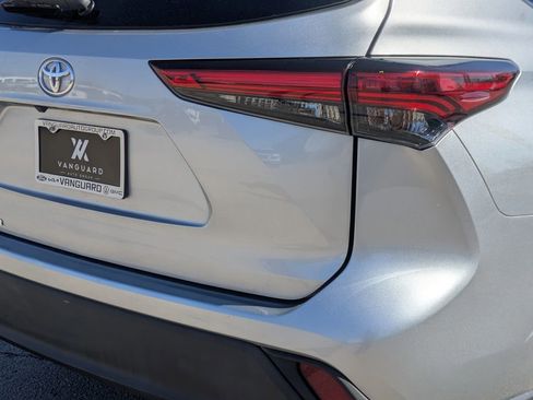 Used 2023 Toyota Highlander L image 9