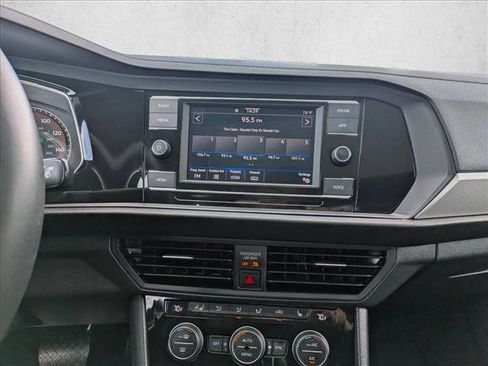 Used 2021 Volkswagen Jetta SE w/ SE Cold Weather Package FWD image 13