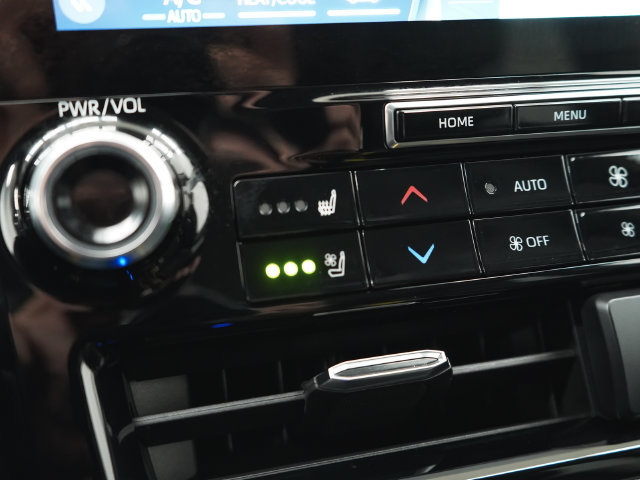 Used 2022 Toyota Highlander Limited AWD/4WD image 30