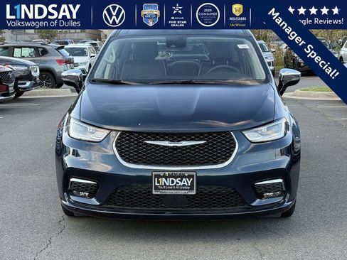 Used 2023 Chrysler Pacifica Limited image 2